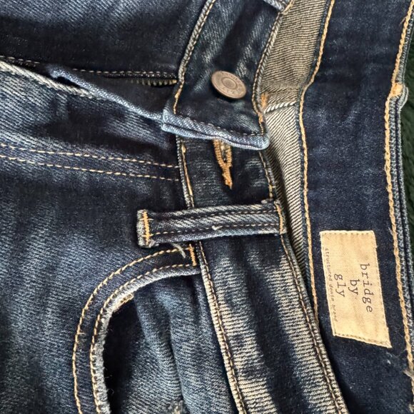 Bridge by GLY Mid-Rise Skinny Jeans Women’s Size 26 Distressed Dark Wash - Picture 3 of 4
